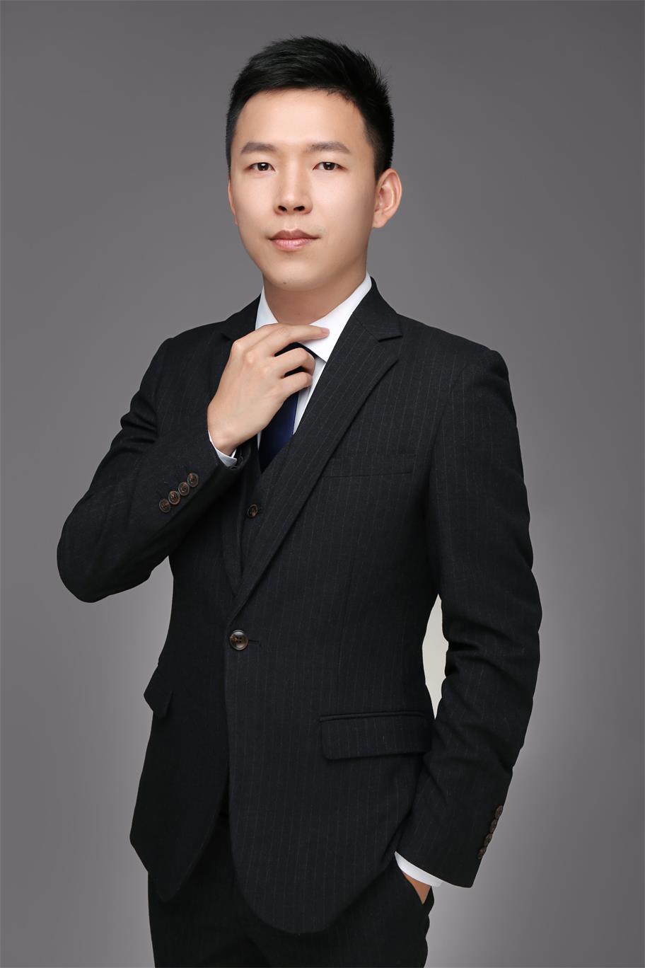 胡颜意 视觉与舞美负责人